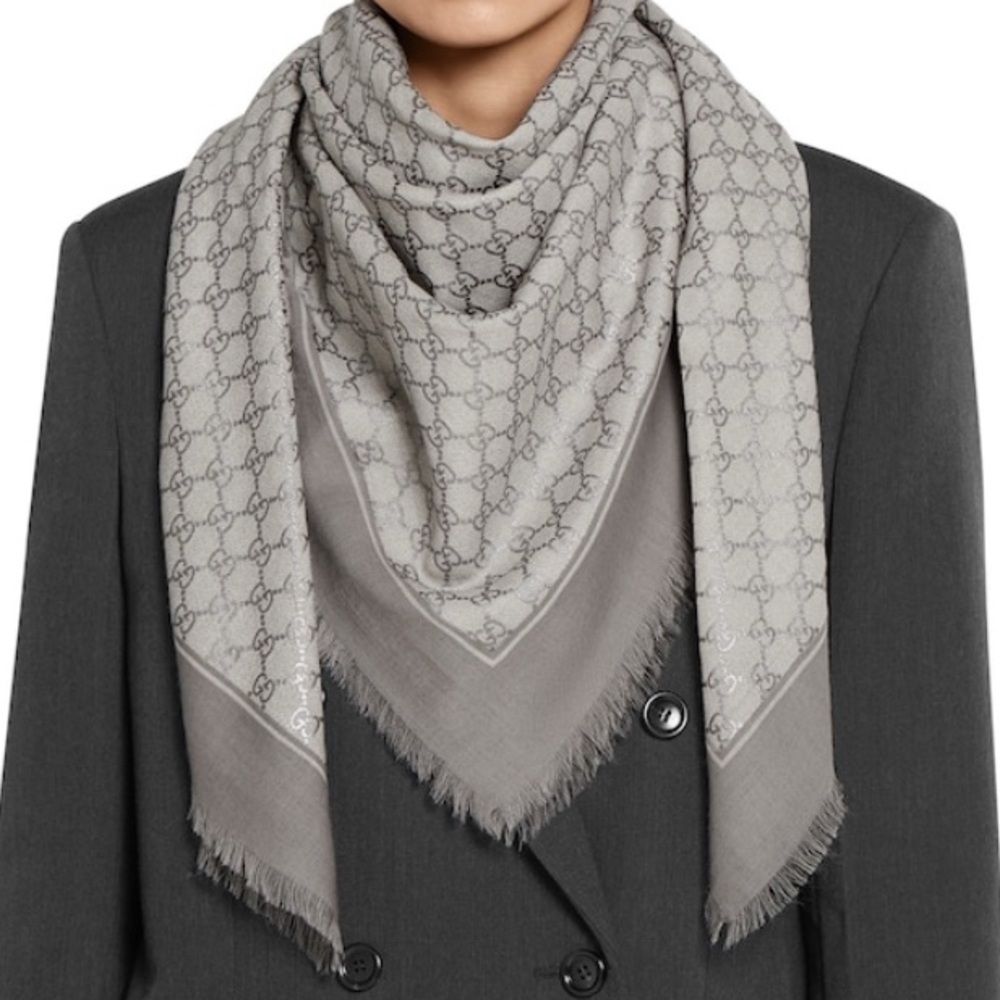 Gucci Gray Monogram pashmina Scarf. Fine knit wool